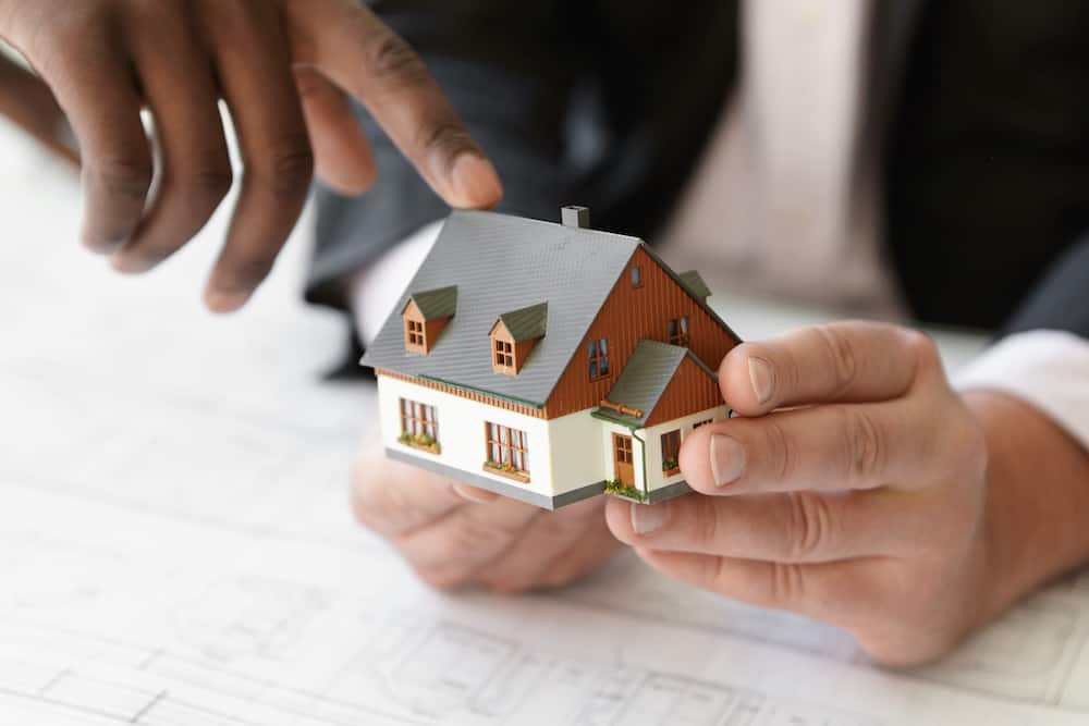 Ways you can use your real estate license to make money